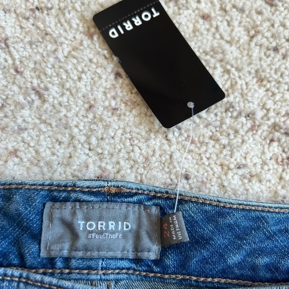 NWT TORRID HIGH RISE SHORTIE SHORT - VINTAGE STRETCH MEDIUM WASH denim shorts - Picture 8 of 10